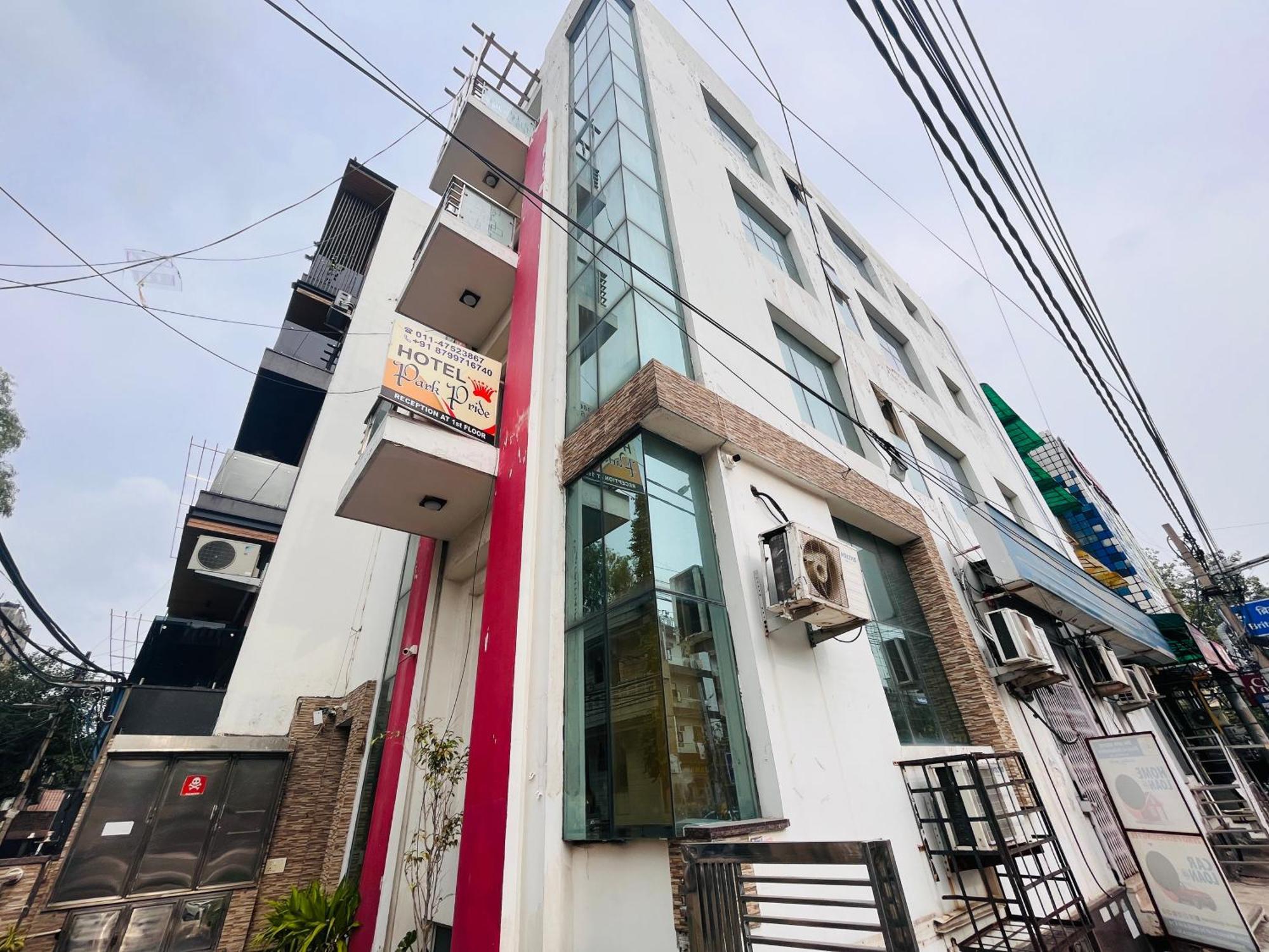 Hotel Park Pride Pitampura New Delhi, Couple Friendly Eksteriør bilde
