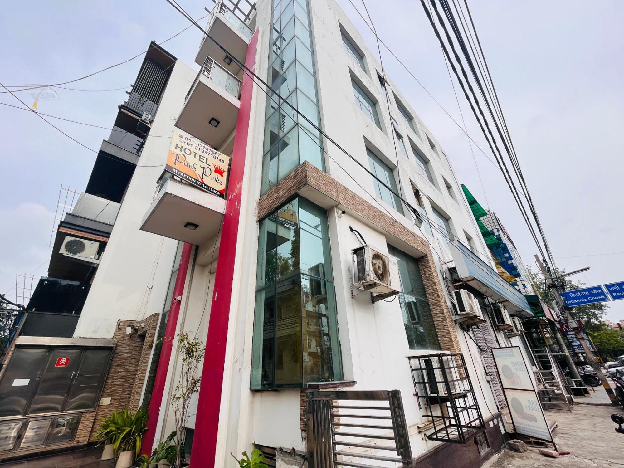 Hotel Park Pride Pitampura New Delhi, Couple Friendly Eksteriør bilde